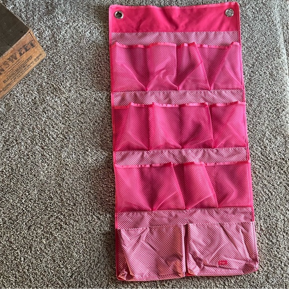 Thirty one wall pocket holder - Picture 1 of 4